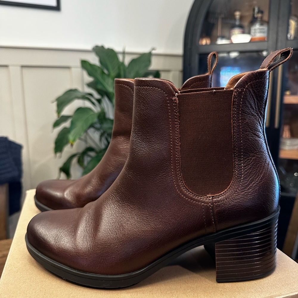 Clark’s Mahogany Leather Hollis Elegant Ankle Boots